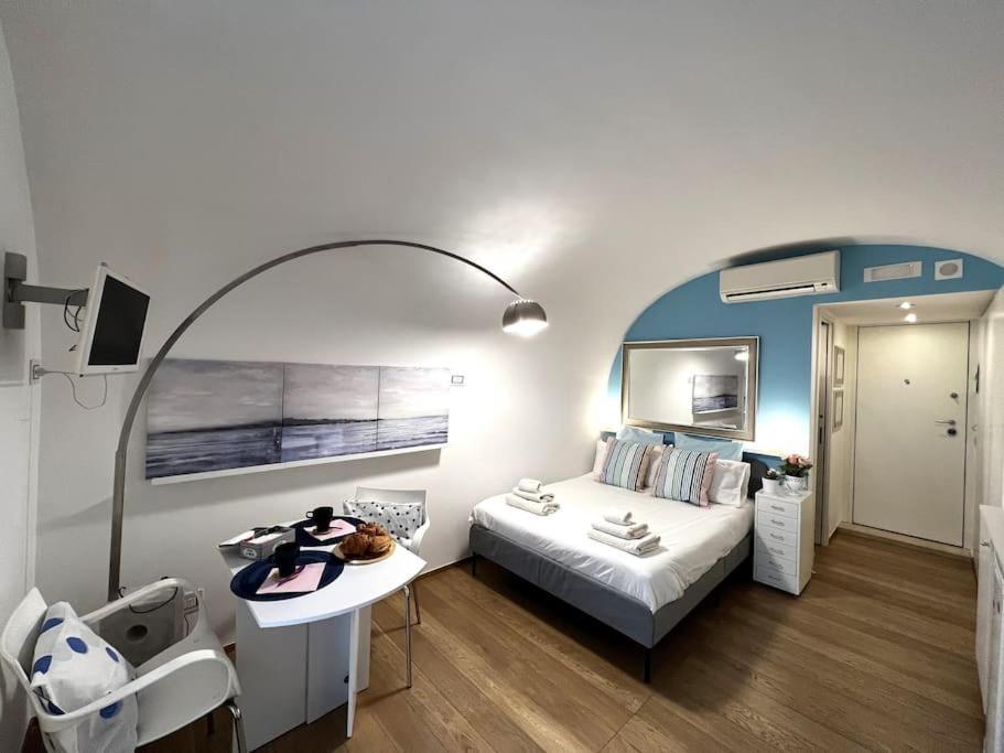 Tiny House In Centro Apartment Bari Exterior photo